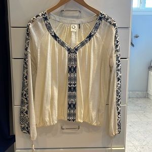 Long sleeve V-neck blouse